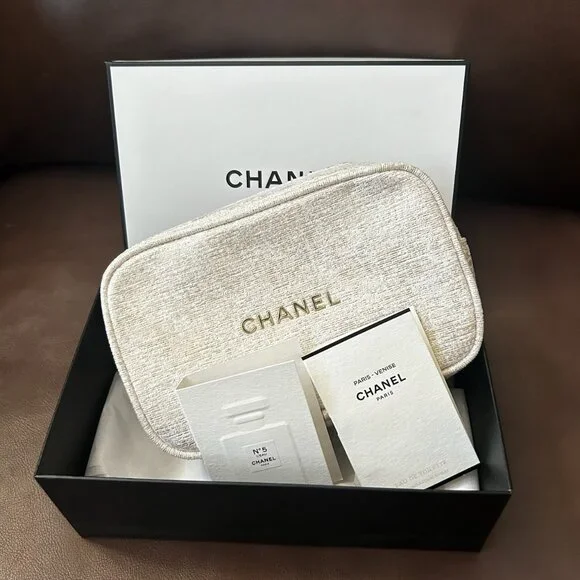 NWT CHANEL Beauty Pouch Make Up Bag + 2 Free Chanel Samples & Chanel Box - Picture 2 of 10